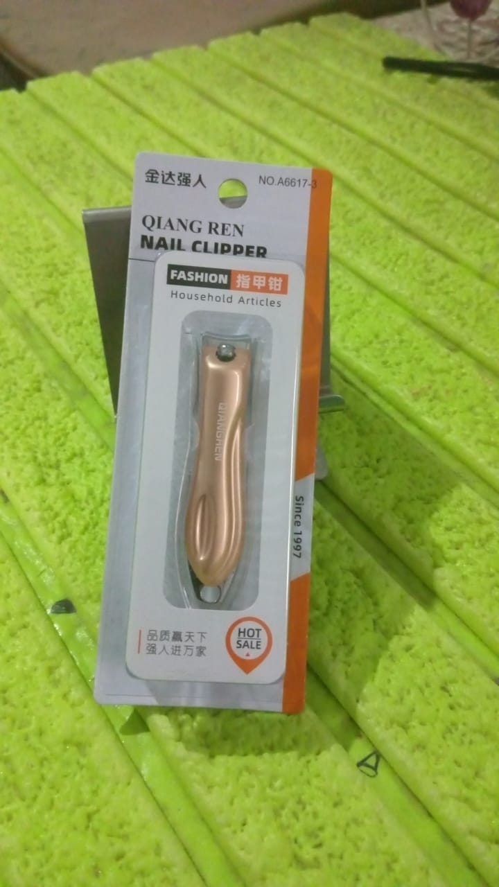 Stainless Steel Folding Portable Large Nail Clippers with Nail File (1 Pc) Stainless Steel Folding Portable Large Nail Clippers with Nail File (1 Pc)